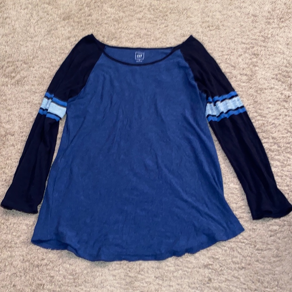 Size M GAP Baseball Tee